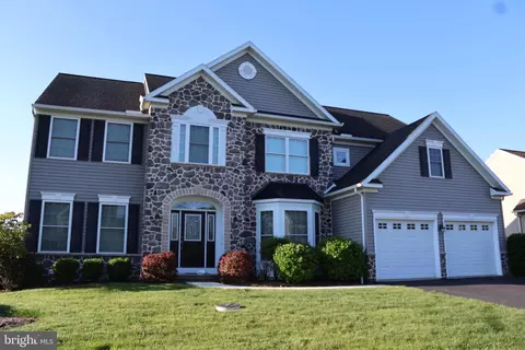289 Sweetwater Dr, Palmyra, PA 17078