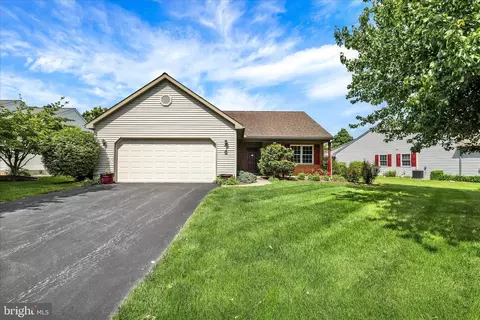 14 Springhouse Dr, Myerstown, PA 17067