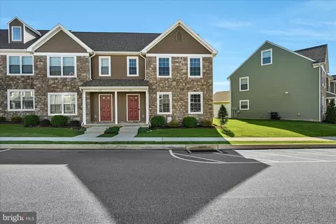 721 Farmwood Ln, Lebanon, PA 17042