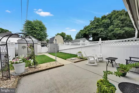 Exterior - 228 E Cherry St, Palmyra, PA 17078 photo 10 of 17