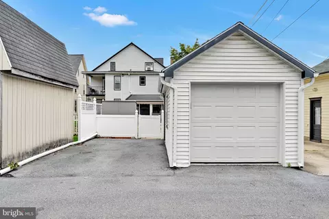 Exterior - 228 E Cherry St, Palmyra, PA 17078 photo 15 of 17