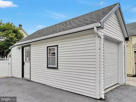 Exterior - 228 E Cherry St, Palmyra, PA 17078 photo 12 of 17