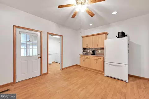 Entry Way - 228 E Cherry St, Palmyra, PA 17078 photo 2 of 4
