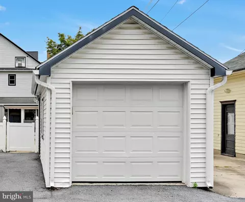 Exterior - 228 E Cherry St, Palmyra, PA 17078 photo 13 of 17