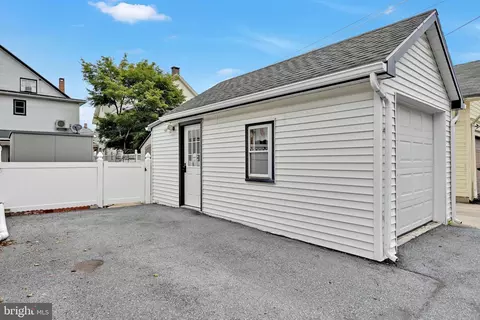 Exterior - 228 E Cherry St, Palmyra, PA 17078 photo 11 of 17
