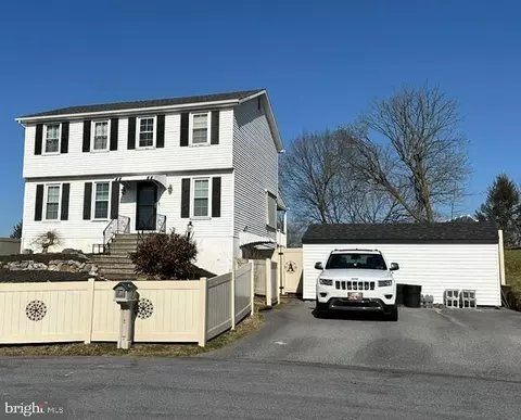6 Cherry Ln, Newmanstown, PA 17073