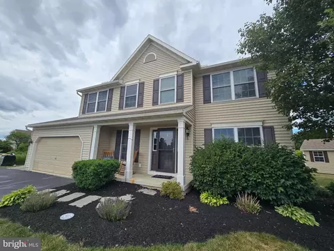 137 Pickwick Cir, Palmyra, PA 17078