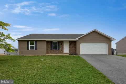 10 Hillside Dr, Newmanstown, PA 17073