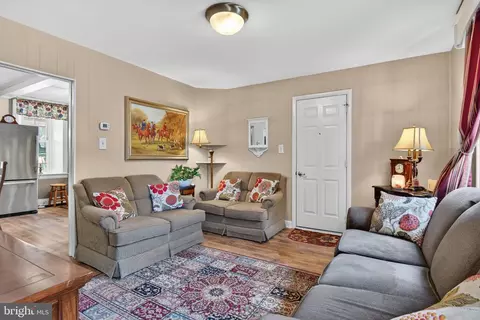Entry Way - 332 Boyd St, Lebanon, PA 17042 photo 2 of 2