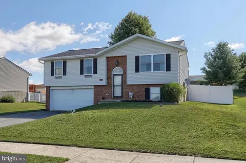 37 Village Dr, Newmanstown, PA 17073