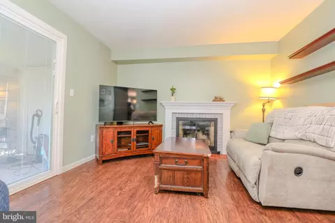 Living - 998 E Maple St, Palmyra, PA 17078 photo 2 of 2