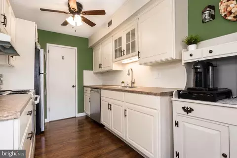 Kitchen - 998 E Maple St, Palmyra, PA 17078 photo 1 of 2