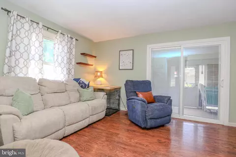 Living - 998 E Maple St, Palmyra, PA 17078 photo 1 of 2