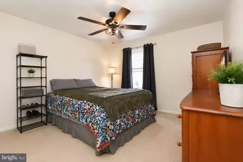 Bedroom - 998 E Maple St, Palmyra, PA 17078 photo 2 of 3