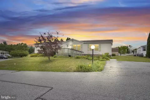 1 Pine St, Fredericksburg, PA 17026