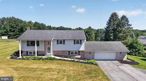 19 Palmyra Bellegrove Rd, Annville, PA 17003