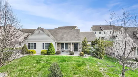 858 Water Edge Ct, Lebanon, PA 17046