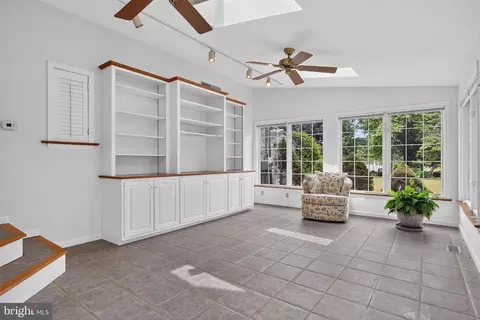 Living - 624 E Cherry St, Palmyra, PA 17078 photo 5 of 6