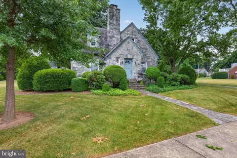 Exterior - 624 E Cherry St, Palmyra, PA 17078 photo 2 of 12
