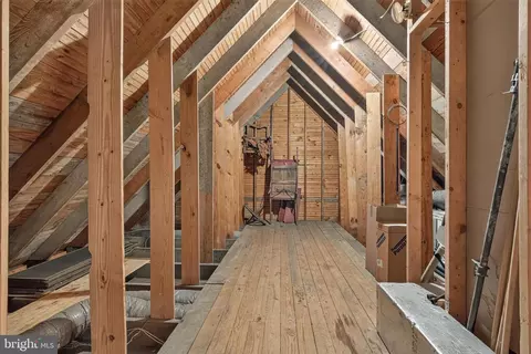 Entry Way - 624 E Cherry St, Palmyra, PA 17078 photo 3 of 4