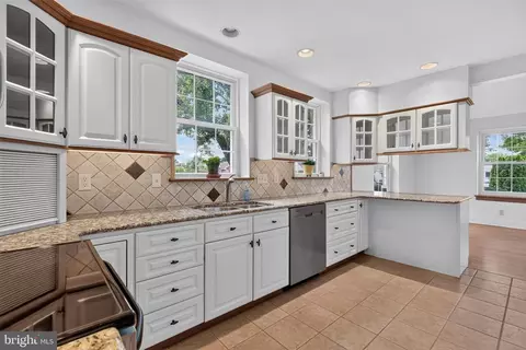 Kitchen - 624 E Cherry St, Palmyra, PA 17078 photo 3 of 3