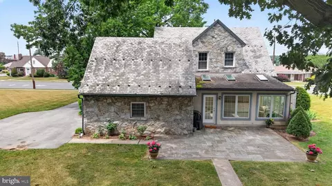 Exterior - 624 E Cherry St, Palmyra, PA 17078 photo 11 of 12
