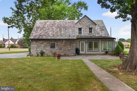 Exterior - 624 E Cherry St, Palmyra, PA 17078 photo 6 of 12
