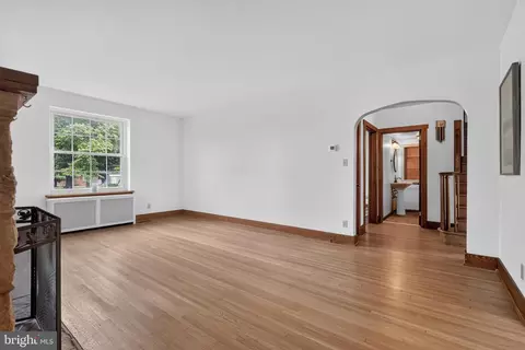 Living - 624 E Cherry St, Palmyra, PA 17078 photo 1 of 6