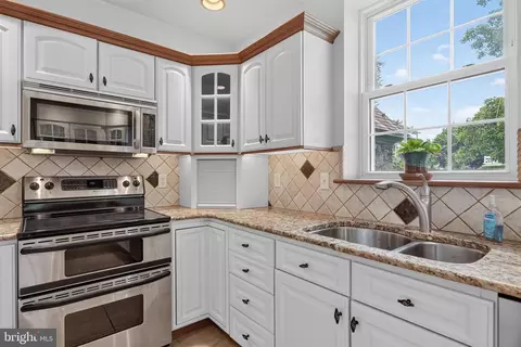 Kitchen - 624 E Cherry St, Palmyra, PA 17078 photo 2 of 3
