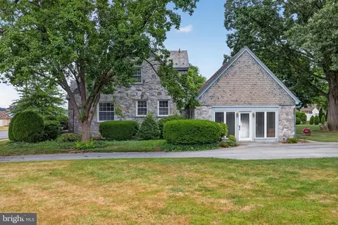 Exterior - 624 E Cherry St, Palmyra, PA 17078 photo 4 of 12