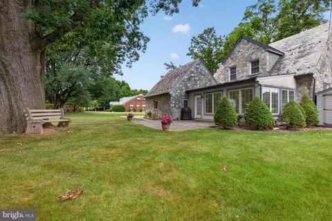 Exterior - 624 E Cherry St, Palmyra, PA 17078 photo 8 of 12