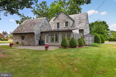Exterior - 624 E Cherry St, Palmyra, PA 17078 photo 7 of 12