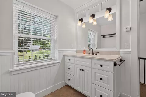 Bath - 624 E Cherry St, Palmyra, PA 17078 photo 3 of 3
