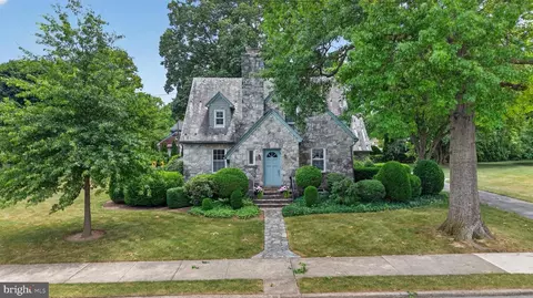 Exterior - 624 E Cherry St, Palmyra, PA 17078 photo 9 of 12