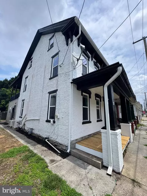 35 W Main St, Newmanstown, PA 17073