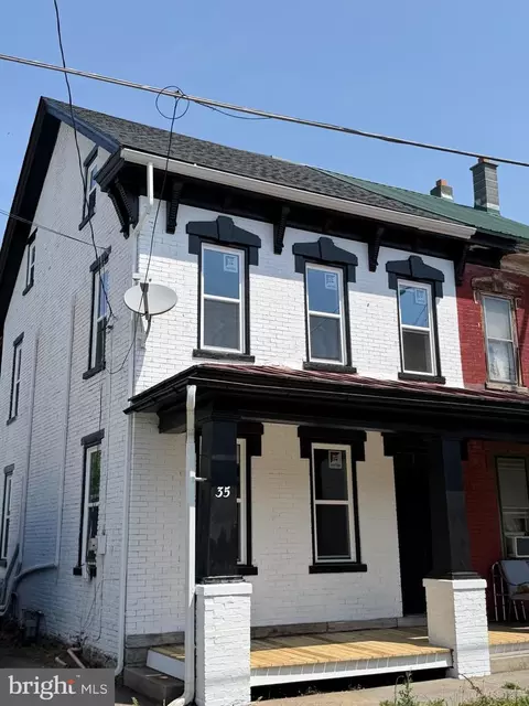 35 W Main St, Newmanstown, PA 17073