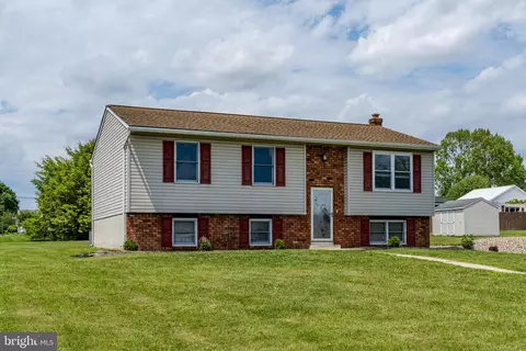 221 W Hamilton Ave, Myerstown, PA 17067