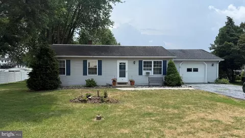 106 Deer Dr, Jonestown, PA 17038