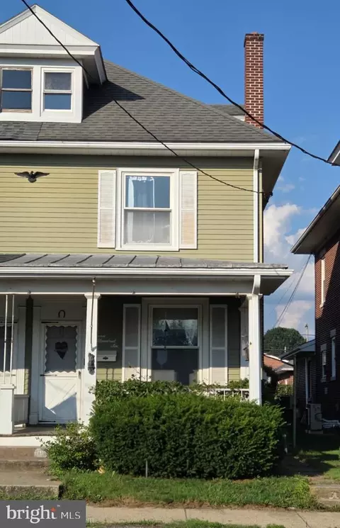 706 N Railroad St, Palmyra, PA 17078