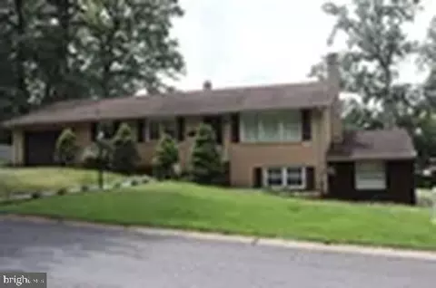 1813 Martin Dr, Lebanon, PA 17046