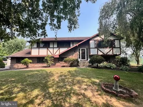 330 Colt Dr, Grantville, PA 17028