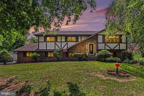 330 Colt Dr, Grantville, PA 17028