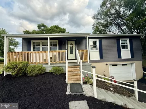 12 Heagy Dr, Lebanon, PA 17046