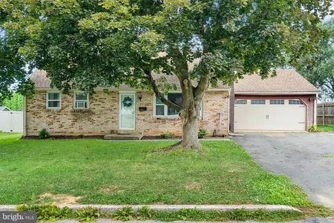 1331 E Walnut St, Annville, PA 17003