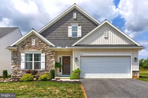 709 Jeffsu Ln, Lebanon, PA 17042
