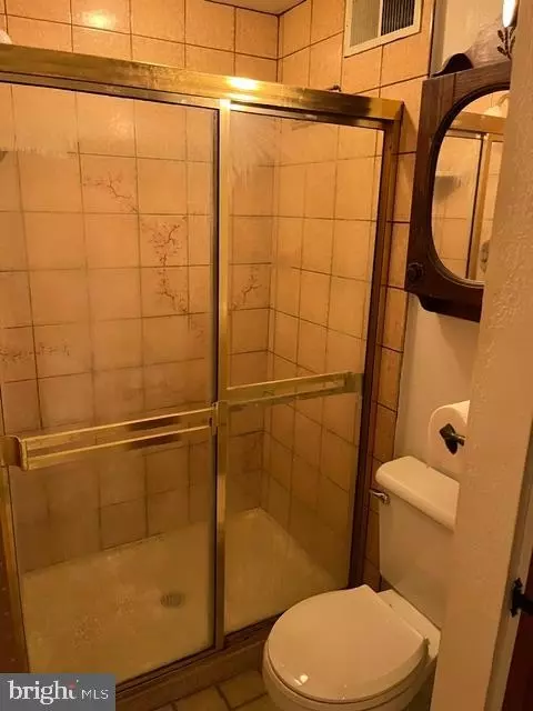 Bath - 308 Boyd St, Lebanon, PA 17042 photo 3 of 4