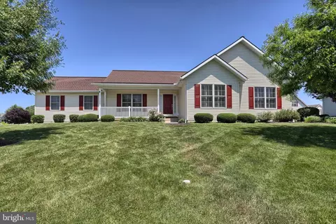 02 Starlight Ln, Lebanon, PA 17046