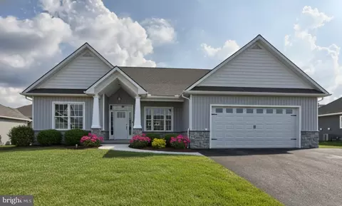 018 Starlight Ln, Lebanon, PA 17046