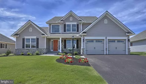 017 Starlight Ln, Lebanon, PA 17046