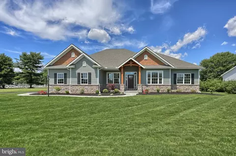 022 Starlight Ln, Lebanon, PA 17046
